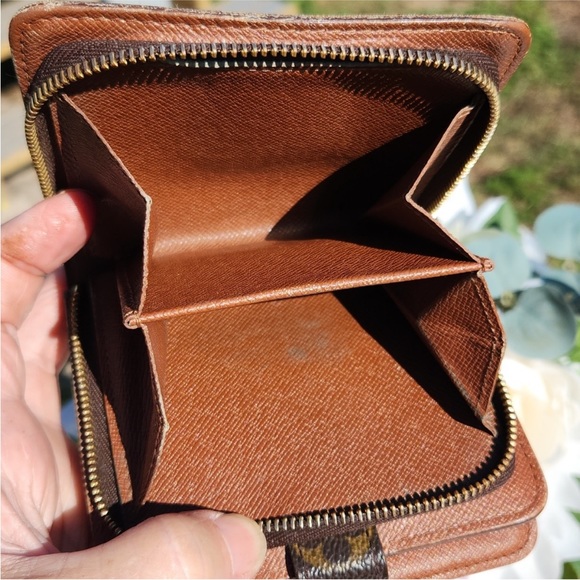 AUTHENTIC Louis Vuitton Monogram Bifold Zippy Wallet - Picture 13 of 16